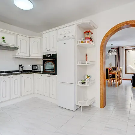 Natali ,luxury 3-levels Large On Tenerife, Ocean View, Private Poo L& Barbecue Area Costa Adeje
